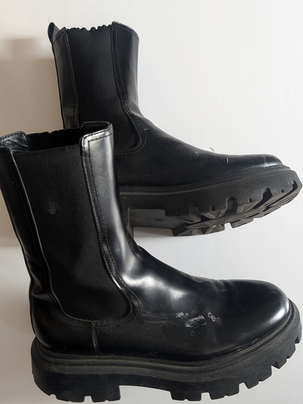 Woman's Black Chunky Chelsea Boots